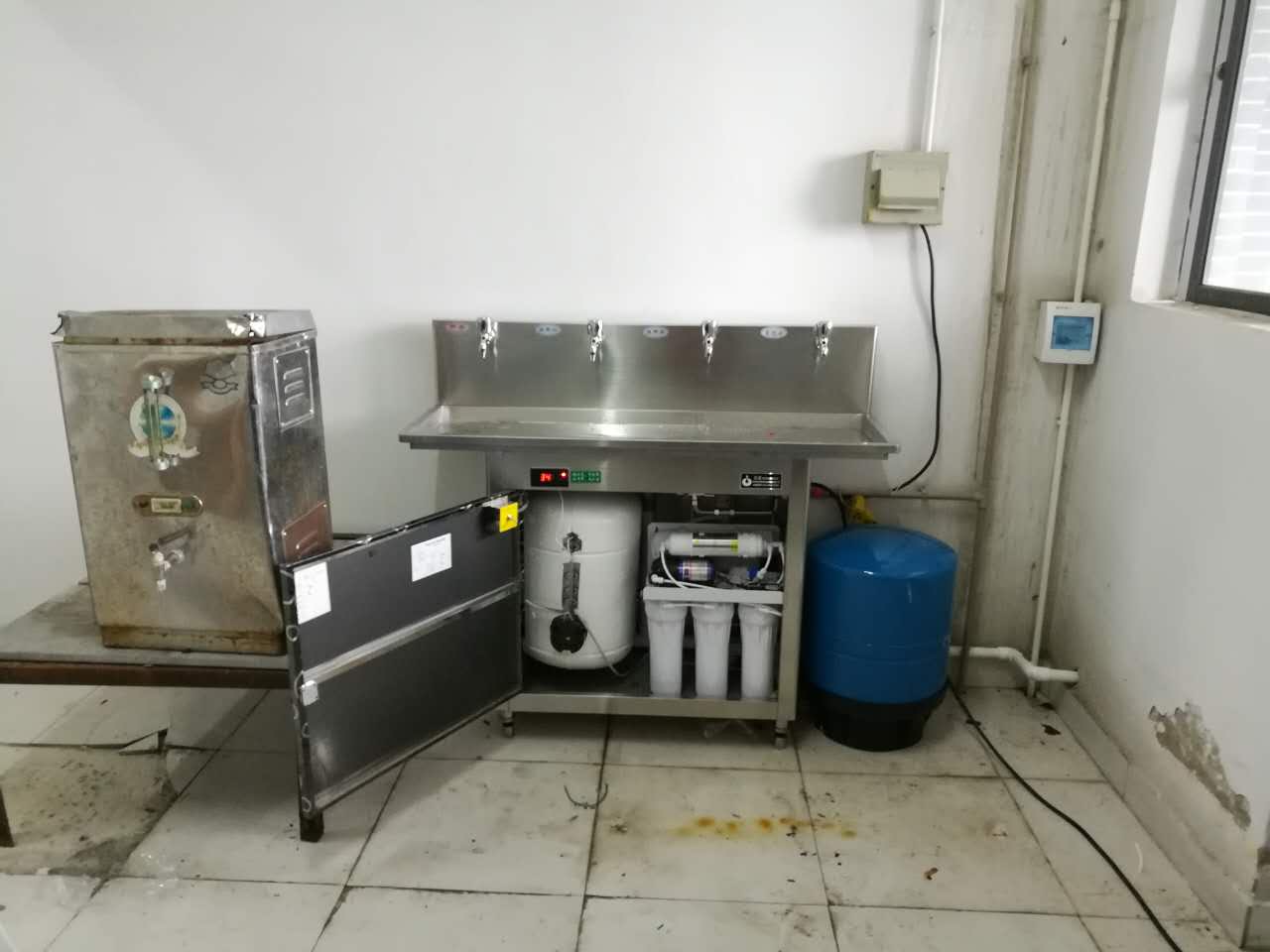 不銹鋼一體直飲水機(jī)